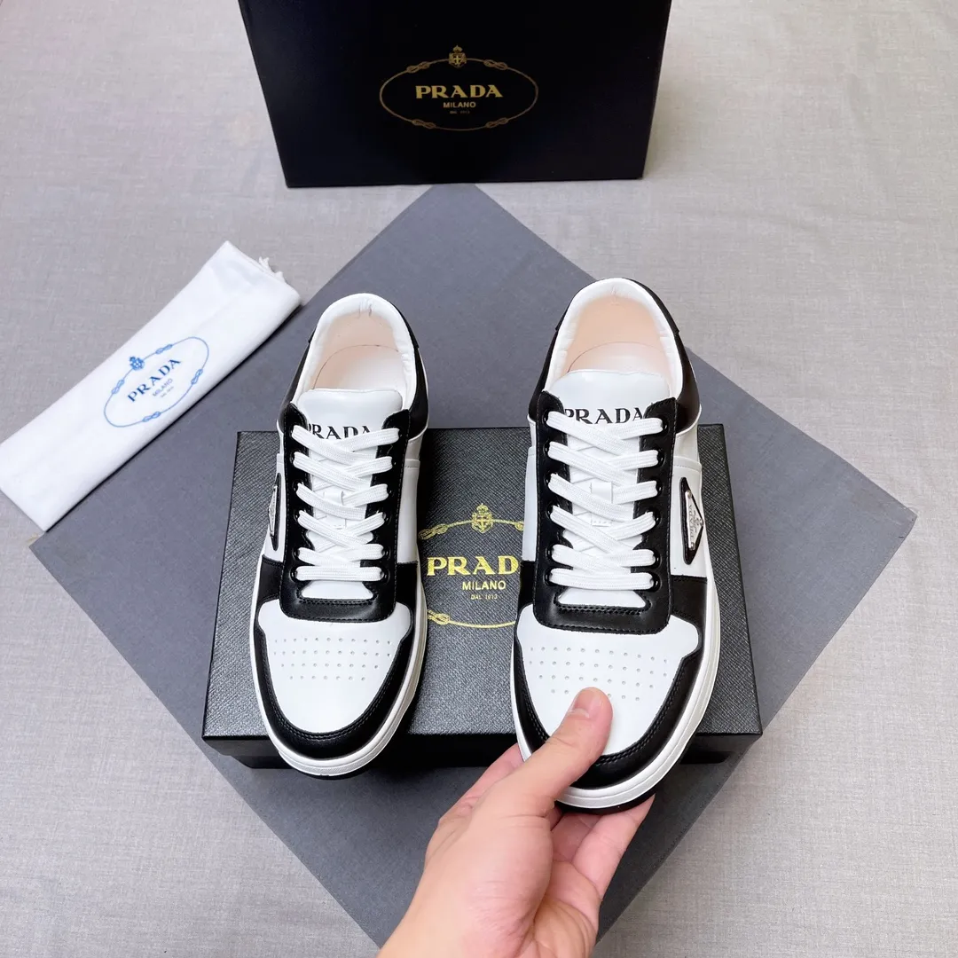 P380 Prada Prada's new men's leather sneakers, the highest version on the market, any comparison is welcome🆚! The original leather has excellent texture and is super high-end! Fetal sheep net lining imported from Italy, removable pad! Luxurious materials and fine workmanship, highly recommended! Code number 38-45 No. 058